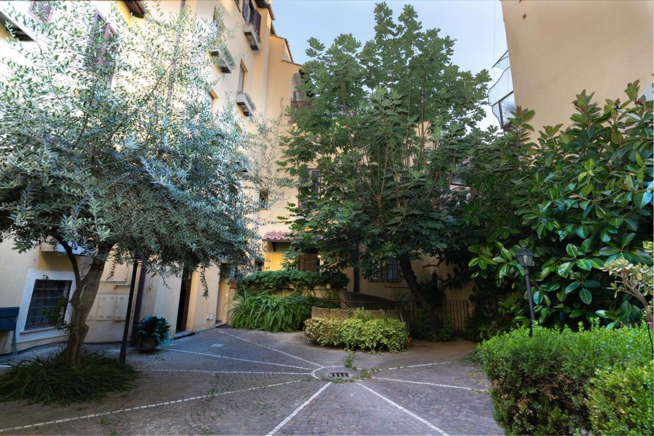 Quiet Trevi Fountain Apartment With Patio And Backyard Rome Exterior photo