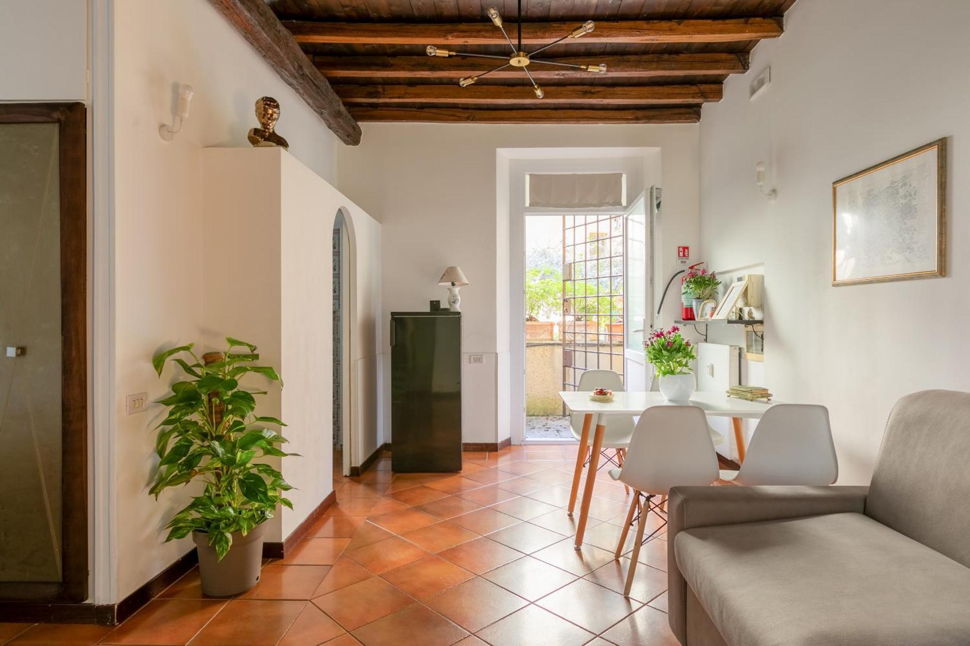 Quiet Trevi Fountain Apartment With Patio And Backyard Rome Exterior photo