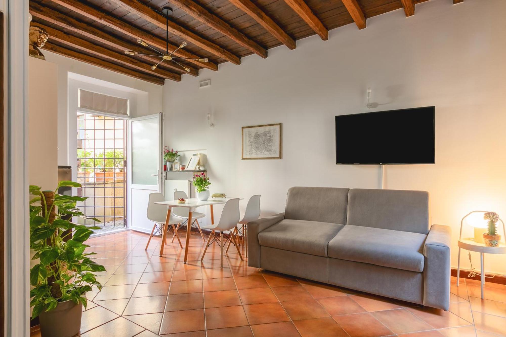 Quiet Trevi Fountain Apartment With Patio And Backyard Rome Exterior photo